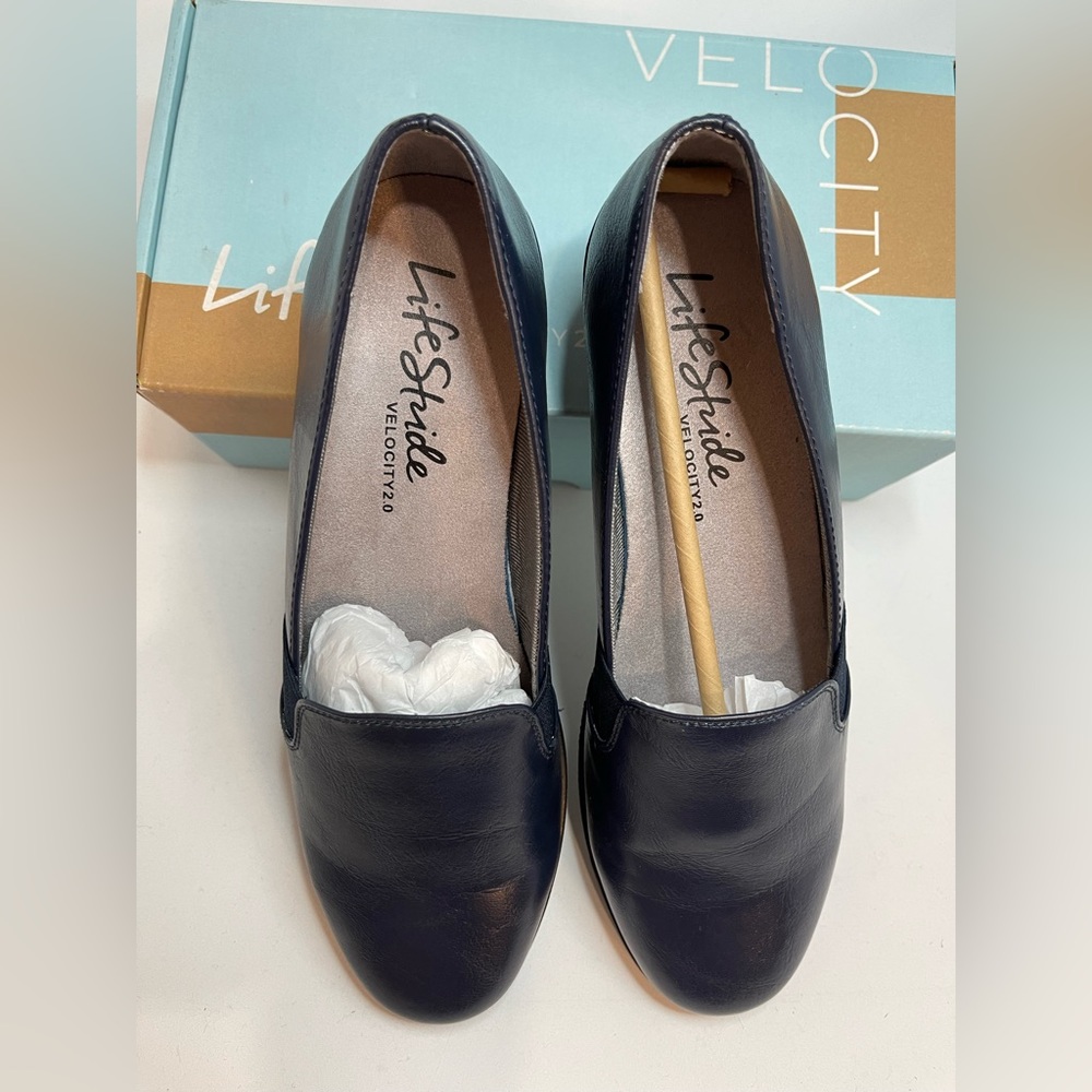 NIB LIFESTRIDE WOMENS 7.5 Isabelle Navy Athena